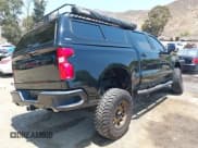 ✅ 2022 Chevrolet Silverado 1500 LT Trail Boss • VIN: 3GCPYFED3NG191955 • Lot: 42676283. Wystawiony na IAAI z przebiegiem 48 933 mil. Bezpłatny archiwum sprzedaży aukcyjnych z USA i szczegółowy raport historii pojazdu na DreamBid. Zdjęcie 4.