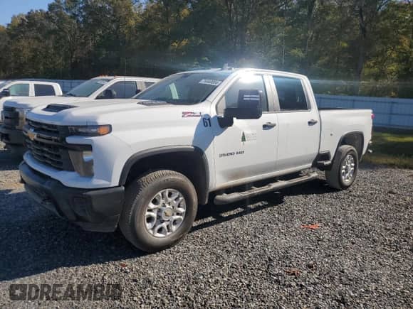 2024 Chevrolet Silverado 3500HD Work Truck z VIN 1GC4YSE76RF188206, wystawiony jako Copart lot #74440004 z przebiegiem Nie podano mil oraz Szkoda całkowita • Salvage title. Historia ofert i sprzedaży dostępna na DreamBid. Obrazek 1.