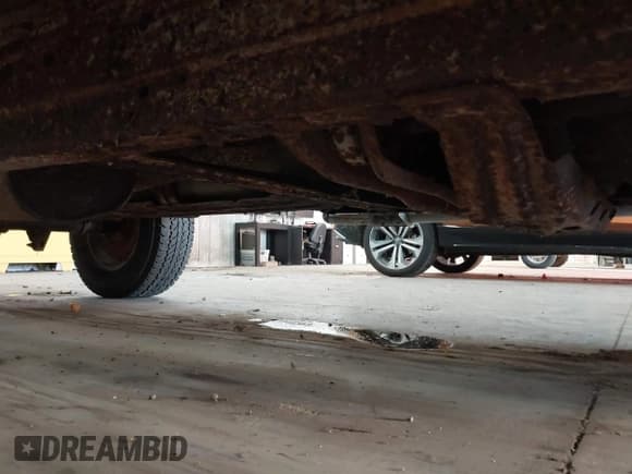 ✅ 2002 Ford F-150 XL • VIN: 1FTRX18L42NB25287 • Lot: 43682490. Wystawiony na IAAI z przebiegiem 238 558 mil. Bezpłatny archiwum sprzedaży aukcyjnych z USA i szczegółowy raport historii pojazdu na DreamBid. Zdjęcie 13.