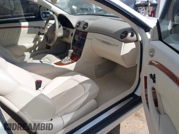 ✅ 2008 Mercedes-Benz CLK 350 • VIN: WDBTJ56H68F245431 • Lot: 42085771. Listed on IAAI with 38,540 mi. Free auction sales archive from the USA and detailed vehicle history report at DreamBid. Image 5.