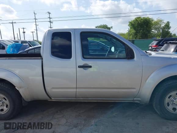 2015 Nissan Frontier S z VIN 1N6BD0CT6FN753673, wystawiony jako IAAI lot #42535410 z przebiegiem 139 261 mil mil oraz . Historia ofert i sprzedaży dostępna na DreamBid. Obrazek 13.