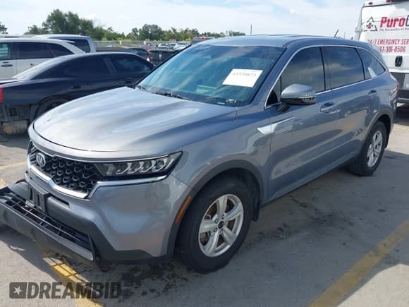 ✅ 2021 Kia Sorento LX • VIN: 5XYRG4LC1MG031323 • Lot: 43330873. Wystawiony na IAAI z przebiegiem 35 336 mil. Bezpłatny archiwum sprzedaży aukcyjnych z USA i szczegółowy raport historii pojazdu na DreamBid. Zdjęcie 17.