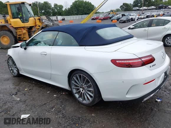 ✅ 2022 Mercedes-Benz E 450 • VIN: W1K1K5JB8NF186327 • Лот: 42912739. Опубликован ранее на IAAI с пробегом 7 863 миль. Бесплатный доступ к архиву аукционных продаж из США и подробный отчёт об истории автомобиля на DreamBid. Изображение 3.