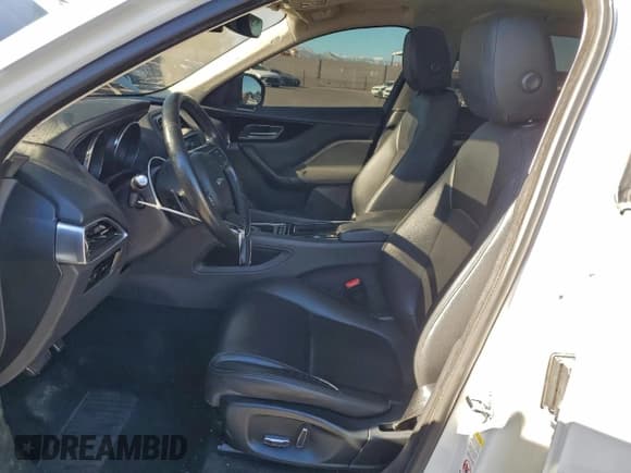 ✅ 2019 Jaguar F-Pace 25t • VIN: SADCS2FX8KA602153 • Lot: 85794145. Wystawiony na Copart z przebiegiem 113 705 mil. Bezpłatny archiwum sprzedaży aukcyjnych z USA i szczegółowy raport historii pojazdu na DreamBid. Zdjęcie 7.