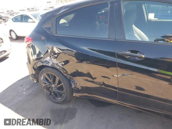 ✅ 2021 Honda HR-V Sport • VIN: 3CZRU5H18MM709651 • Lot: 43100147. Wystawiony na IAAI z przebiegiem 126 378 mil. Bezpłatny archiwum sprzedaży aukcyjnych z USA i szczegółowy raport historii pojazdu na DreamBid. Zdjęcie 6.