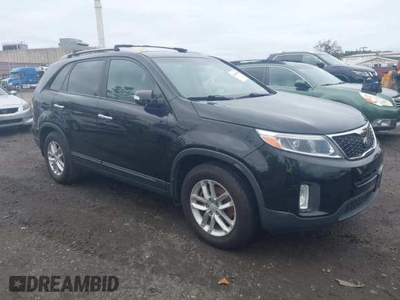 ✅ 2015 Kia Sorento LX • VIN: 5XYKT4A76FG592381 • Lot: 43439585. Wystawiony na IAAI z przebiegiem 85 471 mil. Bezpłatny archiwum sprzedaży aukcyjnych z USA i szczegółowy raport historii pojazdu na DreamBid. Zdjęcie 1.