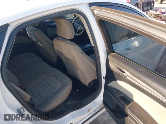 ✅ 2017 Ford Fusion S • VIN: 3FA6P0G72HR214837 • Лот: 43365419. Опубликован ранее на IAAI с пробегом 292 274 миль. Бесплатный доступ к архиву аукционных продаж из США и подробный отчёт об истории автомобиля на DreamBid. Изображение 8.