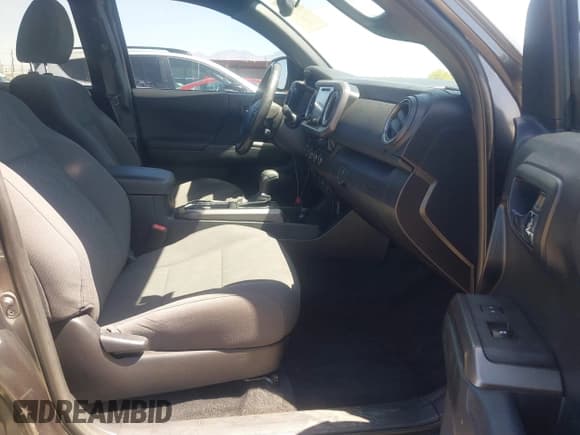 ✅ 2017 Toyota Tacoma SR5 • VIN: 3TMDZ5BN4HM035940 • Lot: 42276879. Wystawiony na IAAI z przebiegiem 110 626 mil. Bezpłatny archiwum sprzedaży aukcyjnych z USA i szczegółowy raport historii pojazdu na DreamBid. Zdjęcie 5.