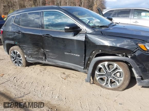 ✅ 2023 Jeep Compass (RED) Edition • VIN: 3C4NJDCN3PT558682 • Lot: 40799058. Wystawiony na IAAI z przebiegiem 8 786 mil. Bezpłatny archiwum sprzedaży aukcyjnych z USA i szczegółowy raport historii pojazdu na DreamBid. Zdjęcie 6.