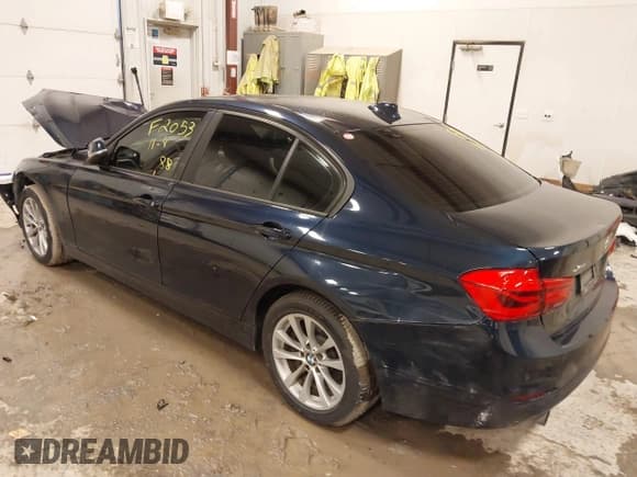 ✅ 2016 BMW 3 Series 320i xDrive • VIN: WBA8A3C57GK689328 • Lot: 43657006. Listed on IAAI with Not provided. Free auction sales archive from the USA and detailed vehicle history report at DreamBid. Image 3.