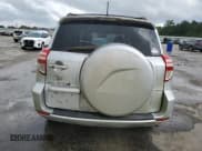 ✅ 2010 Toyota RAV4 Limited • VIN: 2T3YK4DV1AW006560 • Лот: 82259565. Опубликован ранее на Copart с пробегом Не указан. Бесплатный доступ к архиву аукционных продаж из США и подробный отчёт об истории автомобиля на DreamBid. Изображение 6.