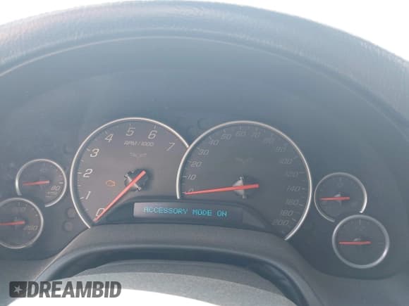 ✅ 2005 Chevrolet Corvette • VIN: 1G1YY24U355110483 • Lot: 42950109. Wystawiony na IAAI z przebiegiem Nie podano. Bezpłatny archiwum sprzedaży aukcyjnych z USA i szczegółowy raport historii pojazdu na DreamBid. Zdjęcie 7.