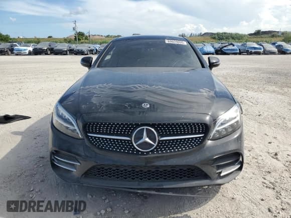 ✅ 2019 Mercedes-Benz C 300 • VIN: WDDWJ8DBXKF851892 • Lot: 69609095. Wystawiony na Copart z przebiegiem 71 272 mil. Bezpłatny archiwum sprzedaży aukcyjnych z USA i szczegółowy raport historii pojazdu na DreamBid. Zdjęcie 5.
