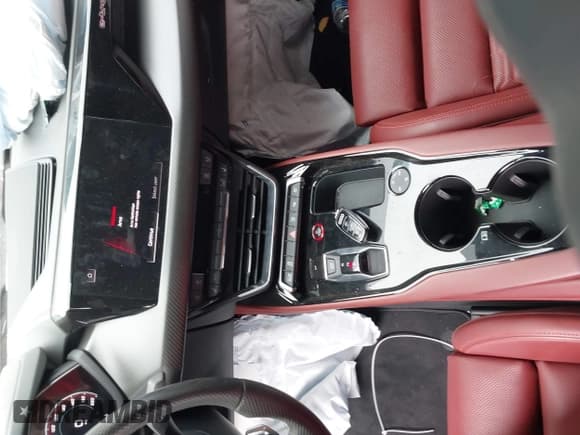 ✅ 2024 Audi RS e-tron GT • VIN: WAUBHBFW0R7900438 • Лот: 42386416. Опубликован ранее на IAAI с пробегом 14 056 миль. Бесплатный доступ к архиву аукционных продаж из США и подробный отчёт об истории автомобиля на DreamBid. Изображение 11.