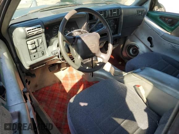 1996 Chevrolet S-10 LS с VIN 1GCCS19X0TK118541, выставлен на аукционе Copart как лот 73422574 с пробегом 268 623 миль миль и Списание • Salvage title. История ставок и продаж доступна на DreamBid. Изображение 8.