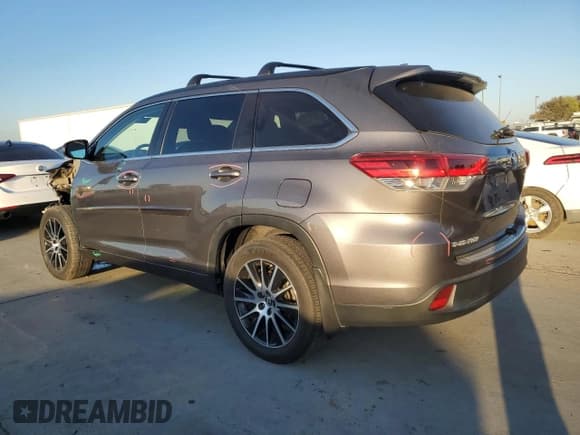 ✅ 2018 Toyota Highlander XLE • VIN: 5TDJZRFH4JS552157 • Lot: 82530035. Listed on Copart with 49,153 mi. Free auction sales archive from the USA and detailed vehicle history report at DreamBid. Image 2.