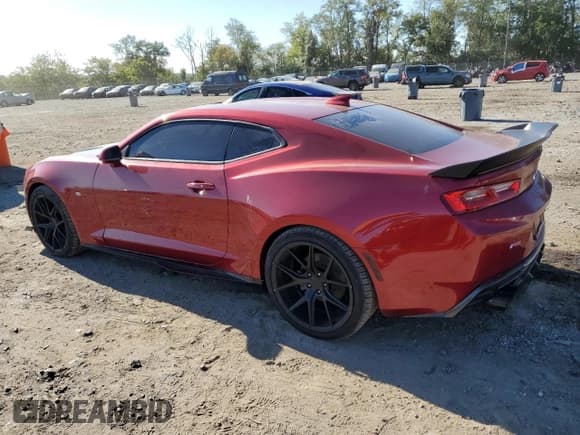 ✅ 2017 Chevrolet Camaro 1LT • VIN: 1G1FB1RS5H0106155 • Лот: 86118045. Опубликован ранее на Copart с пробегом 57 442 миль. Бесплатный доступ к архиву аукционных продаж из США и подробный отчёт об истории автомобиля на DreamBid. Изображение 2.