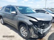 ✅ 2018 Chevrolet Traverse LT Cloth • VIN: 1GNERGKWXJJ266604 • Lot: 42862735. Wystawiony na IAAI z przebiegiem 21 815 mil. Bezpłatny archiwum sprzedaży aukcyjnych z USA i szczegółowy raport historii pojazdu na DreamBid. Zdjęcie 1.