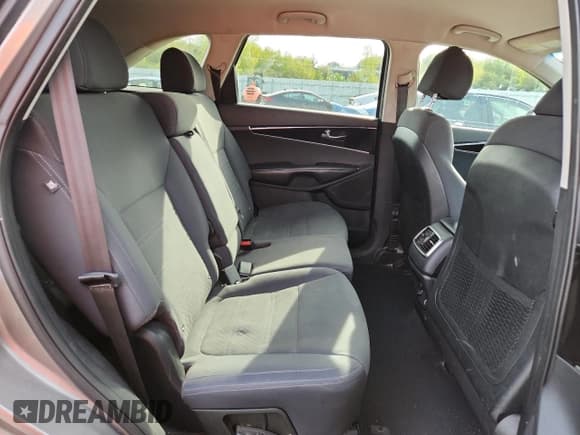 ✅ 2018 Kia Sorento LX • VIN: 5XYPGDA30JG415230 • Lot: 70440245. Listed on Copart with 107,103 mi. Free auction sales archive from the USA and detailed vehicle history report at DreamBid. Image 11.