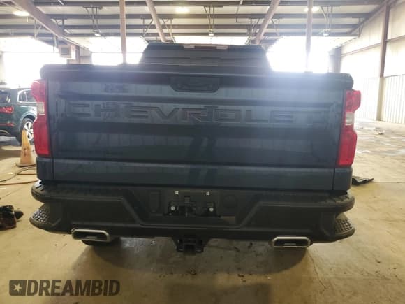 ✅ 2022 Chevrolet Silverado 1500 LT Trail Boss • VIN: 3GCUDFET3NG553742 • Lot: 60035045. Wystawiony na Copart z przebiegiem 41 517 mil. Bezpłatny archiwum sprzedaży aukcyjnych z USA i szczegółowy raport historii pojazdu na DreamBid. Zdjęcie 6.