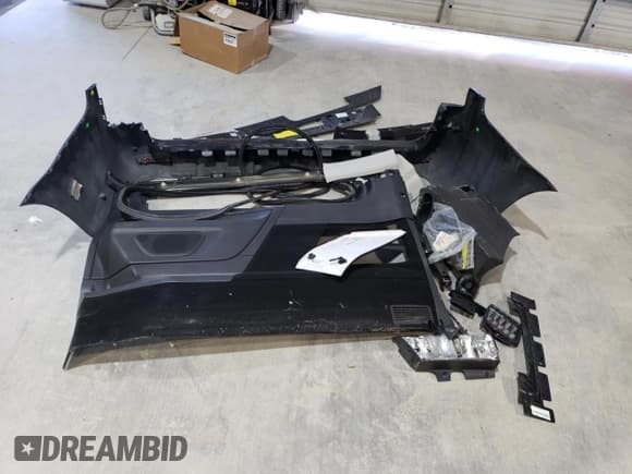 ✅ 2018 Mercedes-Benz Metris Passenger • VIN: WD4PG2EE2J3491266 • Lot: 82602305. Listed on Copart with 240,416 mi. Free auction sales archive from the USA and detailed vehicle history report at DreamBid. Image 13.