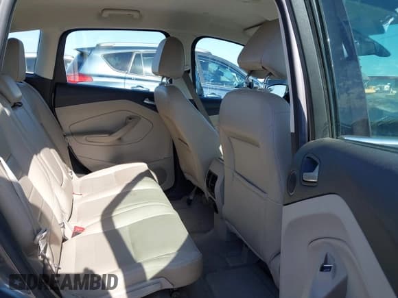 ✅ 2013 Ford C-Max SEL • VIN: 1FADP5CU5DL543816 • Lot: 42655745. Wystawiony na IAAI z przebiegiem 122 738 mil. Bezpłatny archiwum sprzedaży aukcyjnych z USA i szczegółowy raport historii pojazdu na DreamBid. Zdjęcie 8.