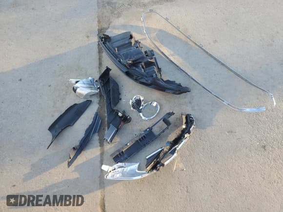 ✅ 2013 Ford Fusion SE • VIN: 3FA6P0HR9DR199201 • Lot: 84997835. Listed on Copart with 171,650 mi. Free auction sales archive from the USA and detailed vehicle history report at DreamBid. Image 12.