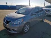 ✅ 2012 Nissan Versa SV • VIN: 3N1CN7AP0CL891100 • Лот: 92193555. Опубликован ранее на Copart с пробегом 140 672 миль. Бесплатный доступ к архиву аукционных продаж из США и подробный отчёт об истории автомобиля на DreamBid. Изображение 1.