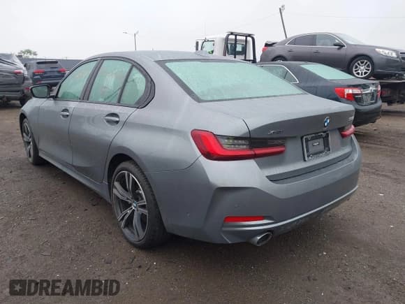 ✅ 2023 BMW 3 Series 330i xDrive • VIN: 3MW89FF01P8D20900 • Lot: 42311097. Listed on IAAI with 28,197 mi. Free auction sales archive from the USA and detailed vehicle history report at DreamBid. Image 3.