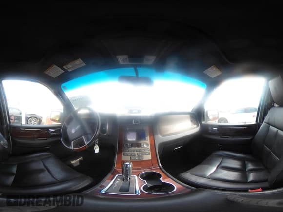 ✅ 2011 Lincoln Navigator • VIN: 5LMJJ2J54BEJ02942 • Lot: 42004144. Listed on IAAI with 133,783 mi. Free auction sales archive from the USA and detailed vehicle history report at DreamBid. Image 18.