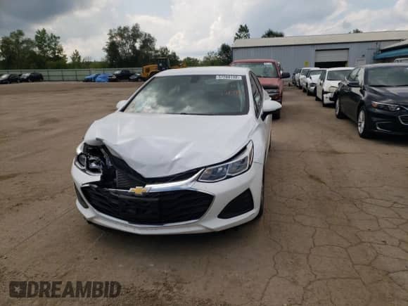 ✅ 2019 Chevrolet Cruze LS • VIN: 1G1BC5SM0K7101796 • Лот: 57268192. Размещён на Copart с пробегом 73 045 миль миль. Получите бесплатный доступ к архиву аукционных продаж из США и посмотрите подробный отчёт об истории автомобиля на DreamBid. Изображение 2.