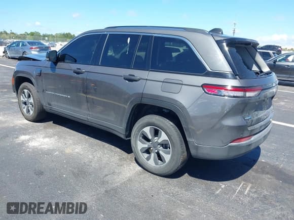 ✅ 2022 Jeep Grand Cherokee • VIN: 1C4RJYB65N8721475 • Lot: 43342814. Listed on IAAI with 81,606 mi. Free auction sales archive from the USA and detailed vehicle history report at DreamBid. Image 3.