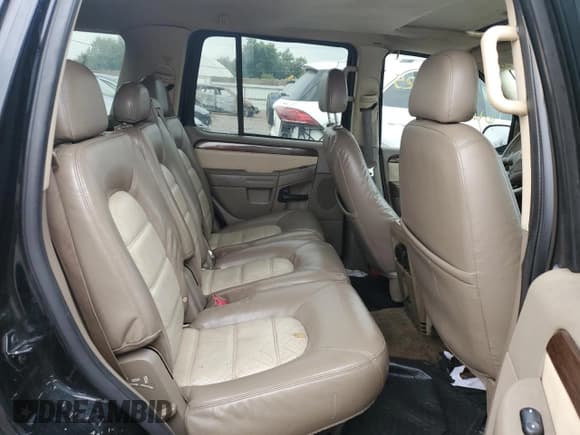 ✅ 2005 Ford Explorer Eddie Bauer • VIN: 1FMDU74EX5UA51442 • Lot: 67063695. Wystawiony na Copart z przebiegiem 207 428 mil. Bezpłatny archiwum sprzedaży aukcyjnych z USA i szczegółowy raport historii pojazdu na DreamBid. Zdjęcie 11.