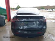 ✅ 2024 Tesla Model Y Long Range • VIN: 7SAYGAEE3RF039918 • Lot: 42245381. Wystawiony na IAAI z przebiegiem 23 888 mil. Bezpłatny archiwum sprzedaży aukcyjnych z USA i szczegółowy raport historii pojazdu na DreamBid. Zdjęcie 17.