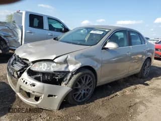 ✅ 2007 Volkswagen Jetta 2.5 • VIN: 3VWRF71K07M011261 • Лот: 50465785. Опубликован ранее на Copart с пробегом 58 476 миль. Бесплатный доступ к архиву аукционных продаж из США и подробный отчёт об истории автомобиля на DreamBid. Изображение 1.