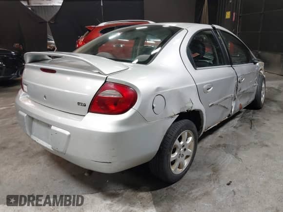 2005 Dodge Neon SXT z VIN 1B3ES56C85D257813, wystawiony jako IAAI lot #42001891 z przebiegiem 200 689 mil mil oraz . Historia ofert i sprzedaży dostępna na DreamBid. Obrazek 4.