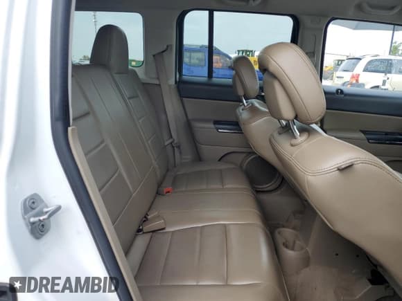 ✅ 2014 Jeep Patriot Limited • VIN: 1C4NJRCB1ED569802 • Lot: 58661365. Wystawiony na Copart z przebiegiem 213 294 mil. Bezpłatny archiwum sprzedaży aukcyjnych z USA i szczegółowy raport historii pojazdu na DreamBid. Zdjęcie 11.