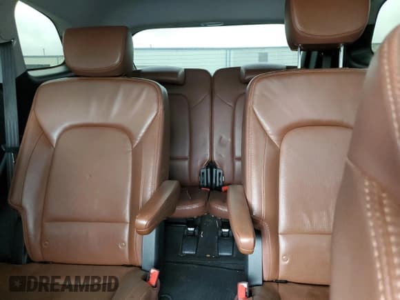 ✅ 2015 Hyundai Santa Fe Limited • VIN: KM8SN4HFXFU113235 • Лот: 51635064. Опубликован ранее на Copart с пробегом 211 474 миль. Бесплатный доступ к архиву аукционных продаж из США и подробный отчёт об истории автомобиля на DreamBid. Изображение 10.