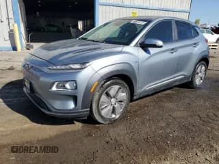 ✅ 2020 Hyundai Kona Limited • VIN: KM8K33AG3LU068735 • Лот: 71104464. Опубликован ранее на Copart с пробегом 28 253 миль. Бесплатный доступ к архиву аукционных продаж из США и подробный отчёт об истории автомобиля на DreamBid. Изображение 1.