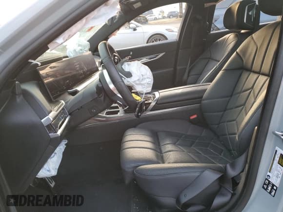 ✅ 2024 BMW 7 Series 740i xDrive • VIN: WBA33EH05RCS18269 • Lot: 84739554. Listed on Copart with 15,753 mi. Free auction sales archive from the USA and detailed vehicle history report at DreamBid. Image 7.