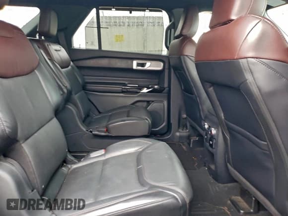 ✅ 2021 Ford Explorer Platinum • VIN: 1FM5K8HC3MGC27057 • Lot: 94497225. Wystawiony na Copart z przebiegiem 32 425 mil. Bezpłatny archiwum sprzedaży aukcyjnych z USA i szczegółowy raport historii pojazdu na DreamBid. Zdjęcie 11.