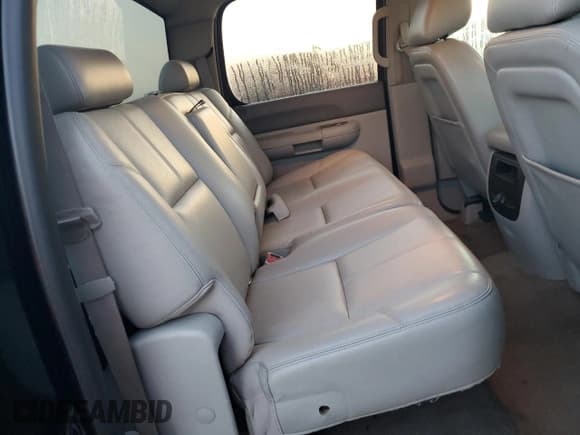 ✅ 2013 Chevrolet Silverado 1500 LT • VIN: 3GCPCSE05DG115320 • Lot: 83673434. Wystawiony na Copart z przebiegiem 125 957 mil. Bezpłatny archiwum sprzedaży aukcyjnych z USA i szczegółowy raport historii pojazdu na DreamBid. Zdjęcie 10.