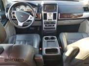 ✅ 2010 Chrysler Town & Country Touring Plus • VIN: 2A4RR8D1XAR496098 • Lot: 83935055. Wystawiony na Copart z przebiegiem 137 826 mil. Bezpłatny archiwum sprzedaży aukcyjnych z USA i szczegółowy raport historii pojazdu na DreamBid. Zdjęcie 8.