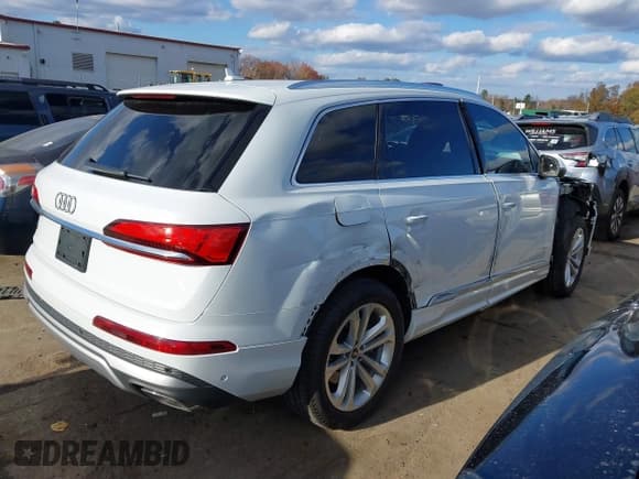✅ 2025 Audi Q7 Premium Plus • VIN: WA1LCBF77SD006792 • Лот: 40974266. Опубликован ранее на IAAI с пробегом 6 554 миль. Бесплатный доступ к архиву аукционных продаж из США и подробный отчёт об истории автомобиля на DreamBid. Изображение 4.