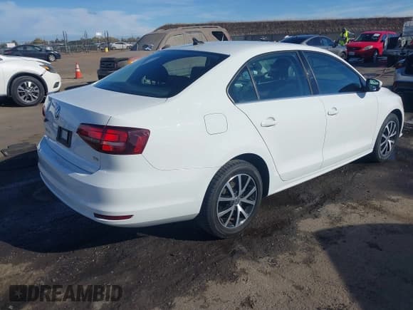 ✅ 2017 Volkswagen Jetta SE • VIN: 3VWDB7AJ9HM277697 • Лот: 43622361. Опубликован ранее на IAAI с пробегом 45 326 миль. Бесплатный доступ к архиву аукционных продаж из США и подробный отчёт об истории автомобиля на DreamBid. Изображение 4.