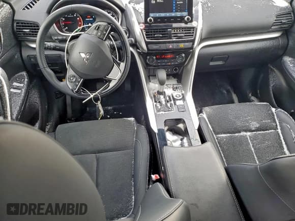 ✅ 2025 Mitsubishi Eclipse Cross SE • VIN: JA4ATWAA4SZ035381 • Lot: 96722525. Wystawiony na Copart z przebiegiem 16 889 mil. Bezpłatny archiwum sprzedaży aukcyjnych z USA i szczegółowy raport historii pojazdu na DreamBid. Zdjęcie 8.