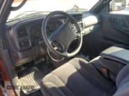 ✅ 2000 Dodge Dakota • VIN: 1B7GL22X2YS626466 • Lot: 49887805. Wystawiony na Copart z przebiegiem 141 121 mil. Bezpłatny archiwum sprzedaży aukcyjnych z USA i szczegółowy raport historii pojazdu na DreamBid. Zdjęcie 8.