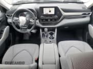 ✅ 2024 Toyota Highlander LE • VIN: 5TDKDRBH2RS554977 • Lot: 87486155. Listed on Copart with 6,870 mi. Free auction sales archive from the USA and detailed vehicle history report at DreamBid. Image 8.