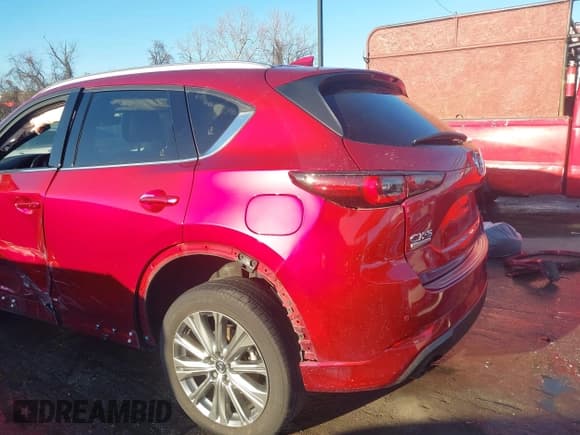 ✅ 2022 Mazda CX-5 Signature • VIN: JM3KFBXY2N0632267 • Lot: 41355678. Wystawiony na IAAI z przebiegiem 40 624 mil. Bezpłatny archiwum sprzedaży aukcyjnych z USA i szczegółowy raport historii pojazdu na DreamBid. Zdjęcie 19.