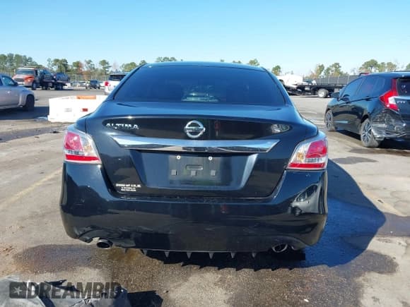 ✅ 2015 Nissan Altima S • VIN: 1N4AL3APXFN877881 • Lot: 43714288. Listed on IAAI with 199,199 mi. Free auction sales archive from the USA and detailed vehicle history report at DreamBid. Image 16.